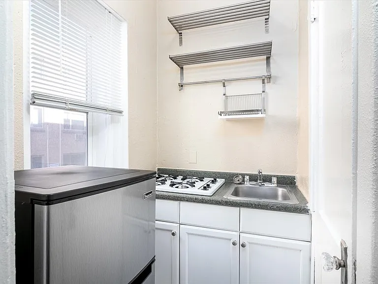 1235 Washington St — Photo 10