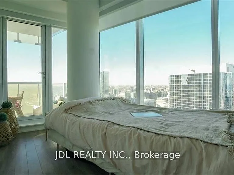 197 Yonge St #4212 — Photo 9