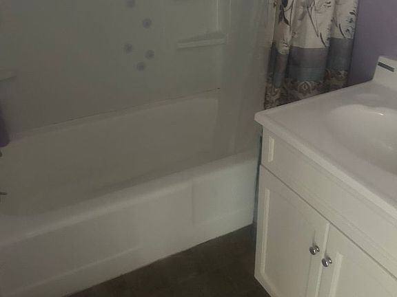 3rd image of 411 Stafford St