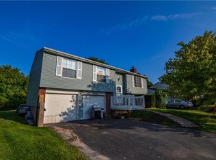 5708 Beanpole Cir, Farmington, NY 14425