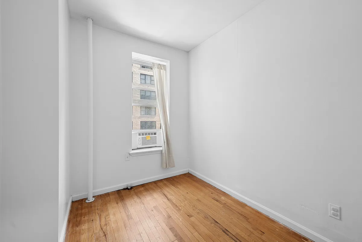 Building Photo - 320 E 49th St #23