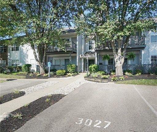 3rd image of 3027 Stratford Ct