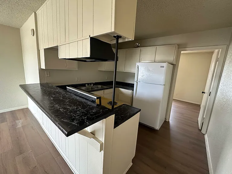 2108 W 9th St #3 — Photo 1