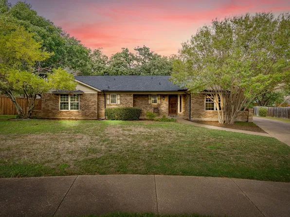 504 Regina Ct, Euless, TX 76039
