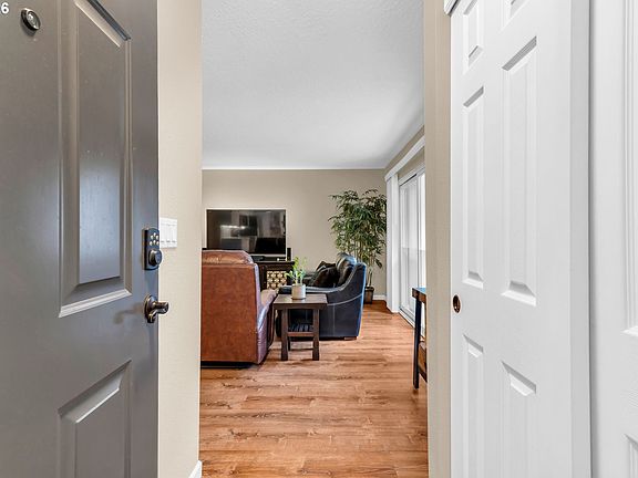 5th image of 1040 SE Columbia Ridge Dr APT 22