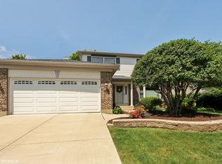 920 Cass Ln, Elk Grove Village, IL 60007