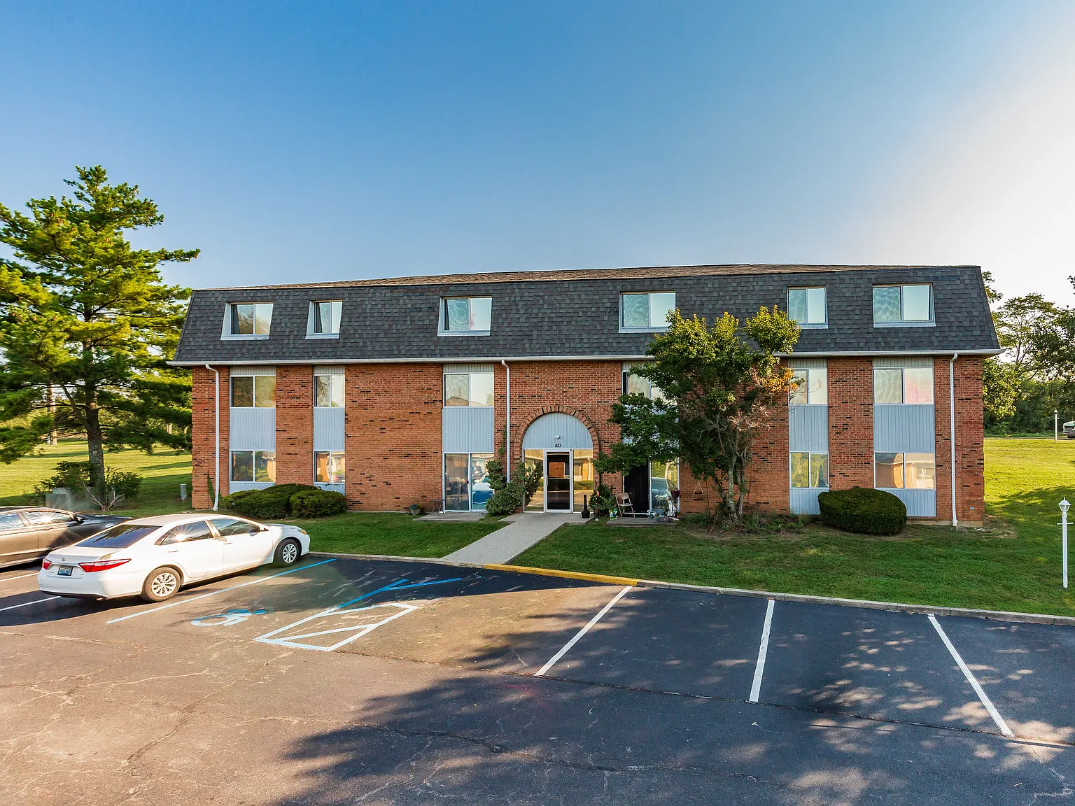 Highland Ridge Apartments — Photo 2