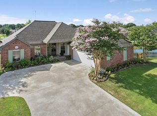 205 Meadow Lake Dr, Youngsville, LA 70592