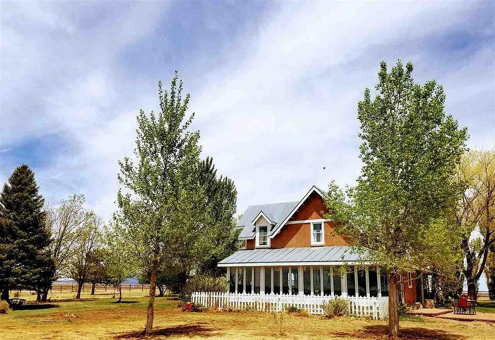 2 bed, 2.5 bath, 2400 sqft, $2,300 — Photo 4