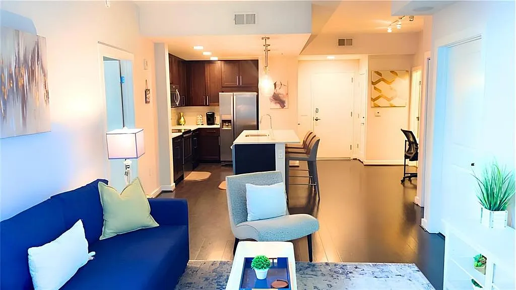 2 bed, 2.0 bath, 1060 sqft, $4,250 — Photo 2