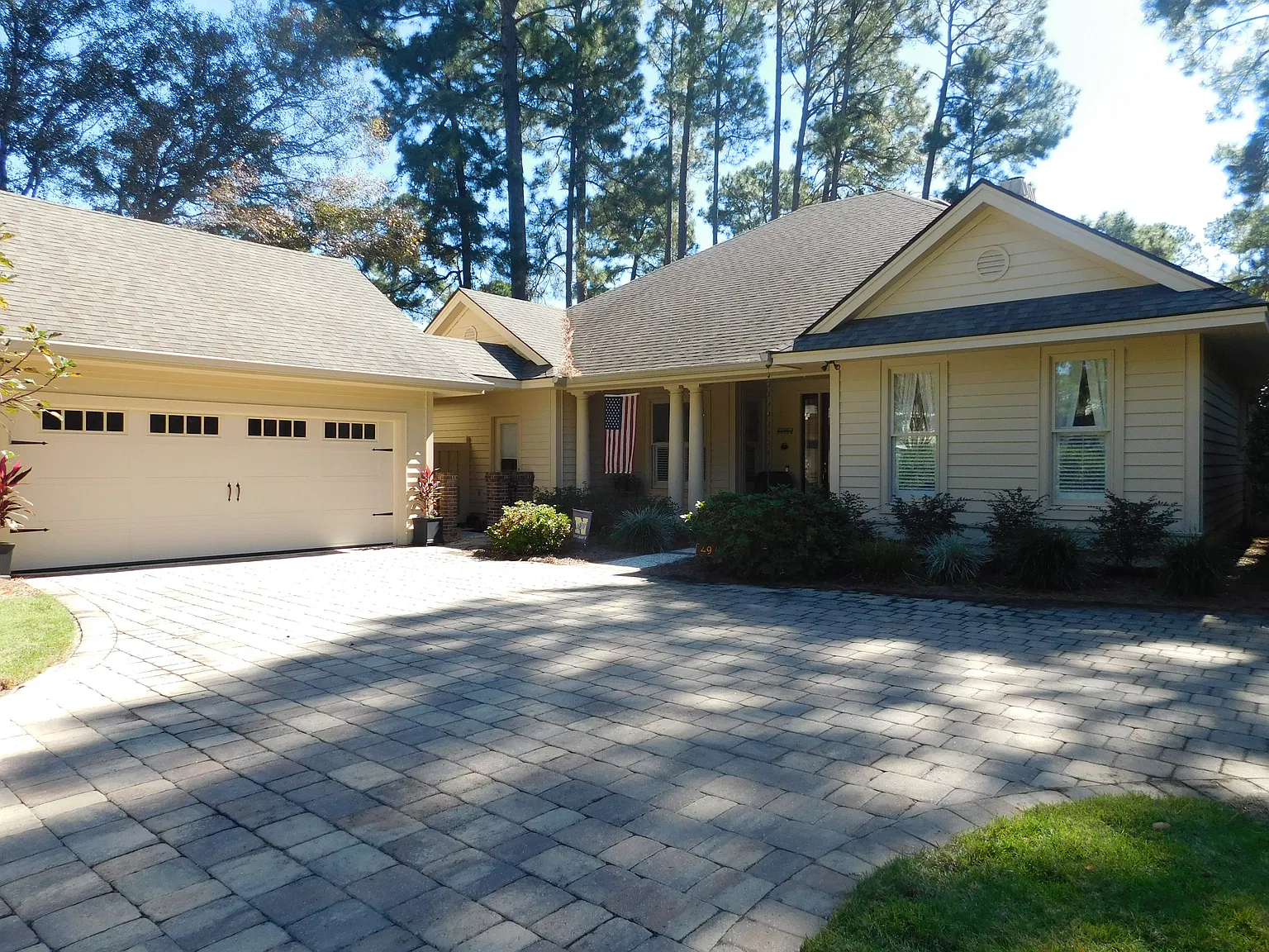 3 bed, 2421 sqft, $5,400 — Photo 1