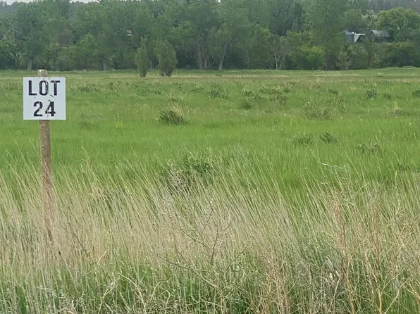 24 Barbed Wire Ct, Belle Fourche, SD 57717