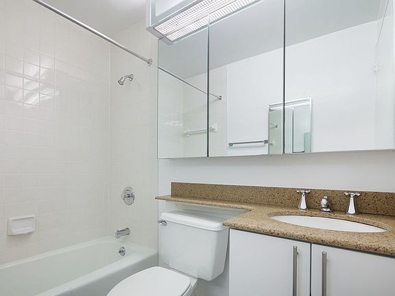 4th image of 260 W 52nd St APT 21F