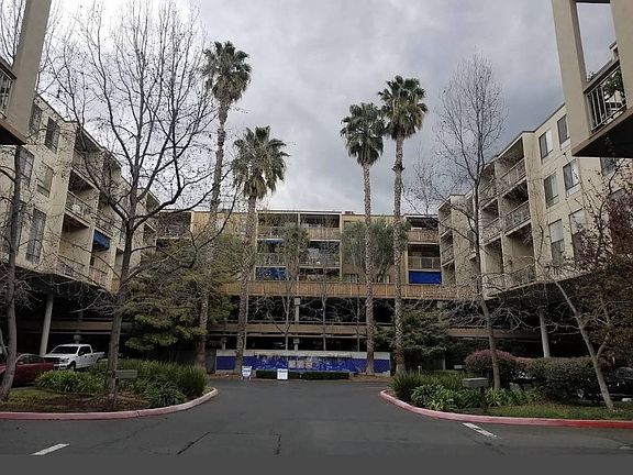4th image of 340 N Civic Dr APT 409