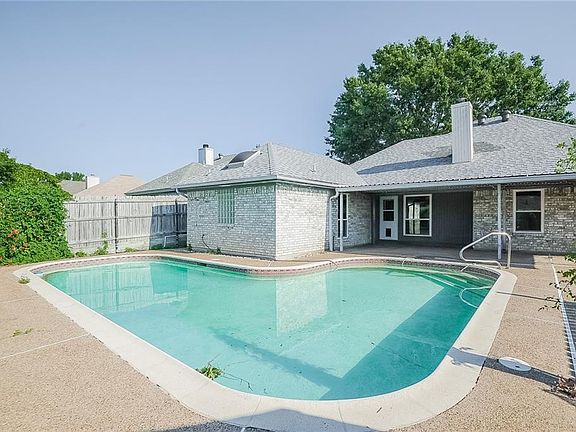 5th image of 6048 Hillglen Dr