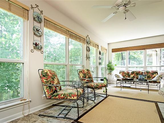 3rd image of 2202 Oakwood Ave