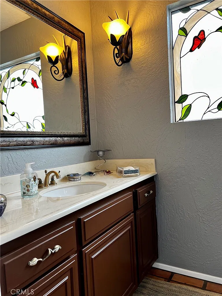 3 bed, 2.5 bath, 1950 sqft, $6,900 — Photo 3