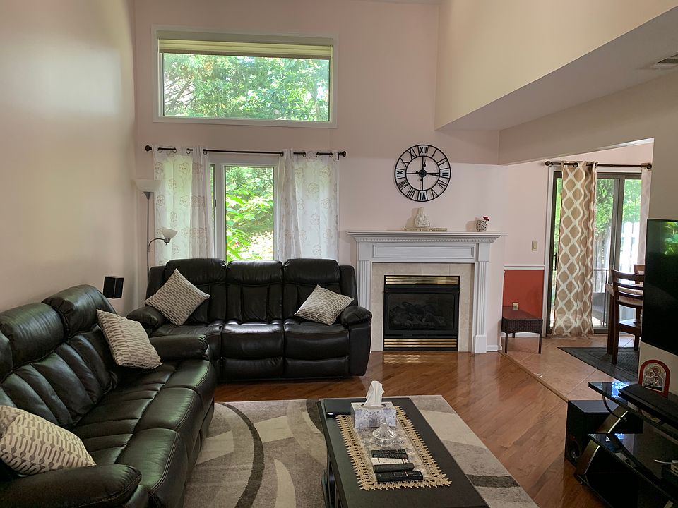 2nd image of 20 White Swan Way