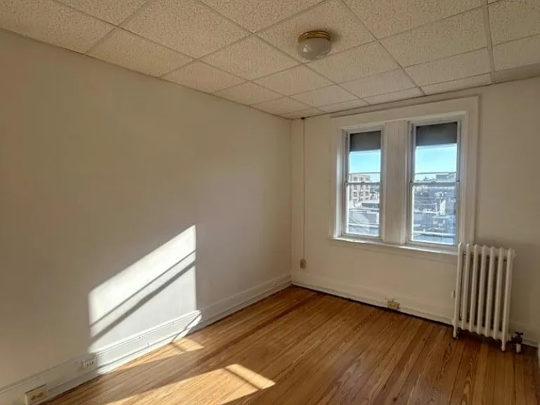 355 Lincoln Ave — Photo 3