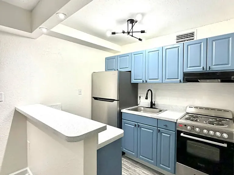WestShore Apartments — Photo 15