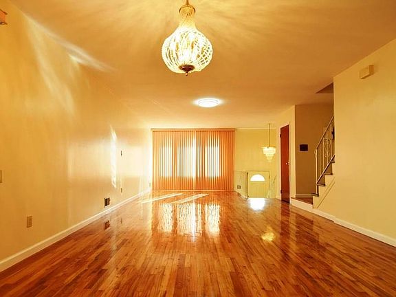 4th image of 18 Cottonwood Ct