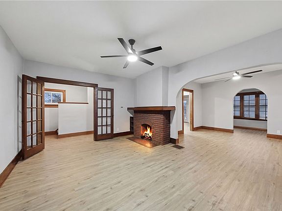 4th image of 2225 Rosemont Blvd