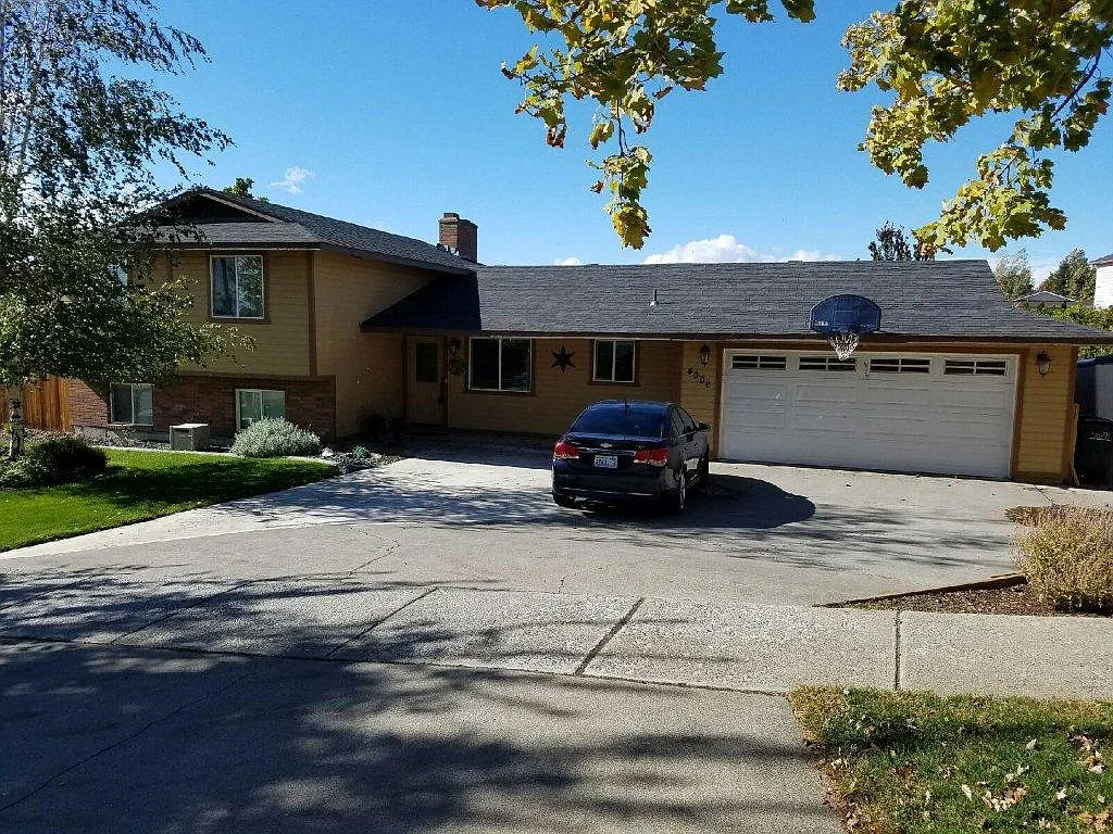4006 Desert Dr photo 1