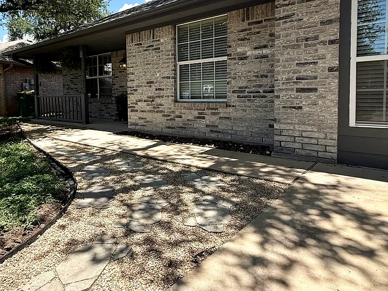 1109 E Avenue M — Photo 5