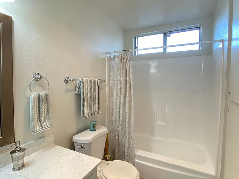 Oak Valley Apartments — Photo 14