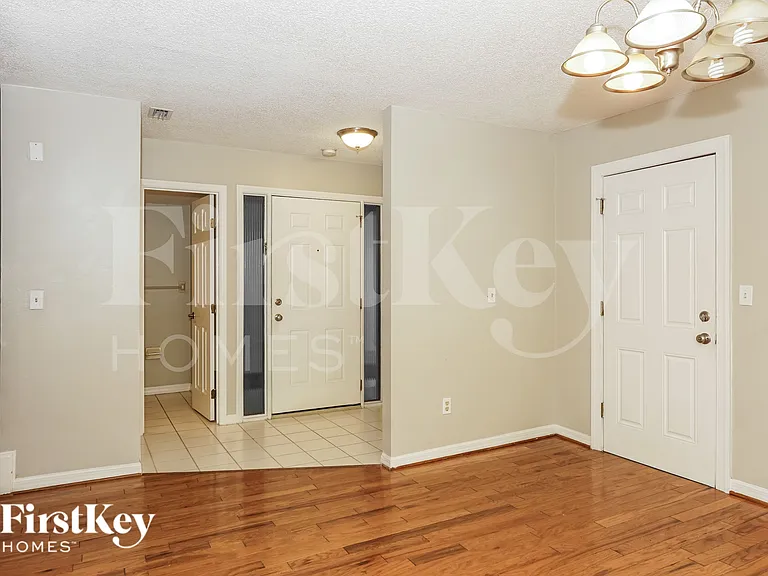 1315 Wilderness Ln — Photo 2
