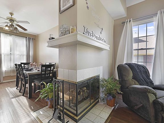 5th image of 3109 Chateau Valley Dr