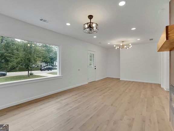 4th image of 808 S Park Dr SE