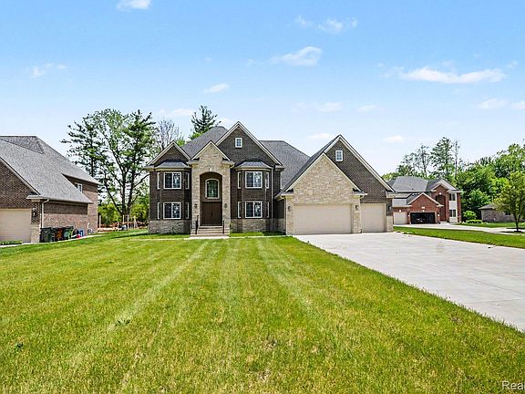 3rd image of 56350 Willow Creek Blvd