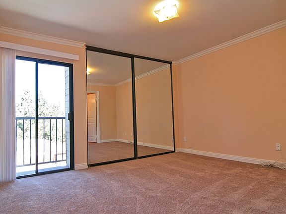 5th image of 634 Palm Dr APT 202