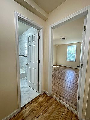 4th image of 140-21 Burden Cres #511