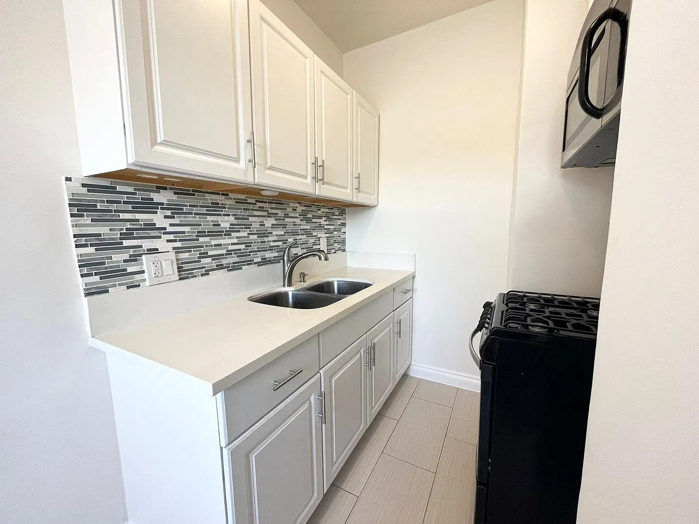 2743 San Marino Street — Photo 4