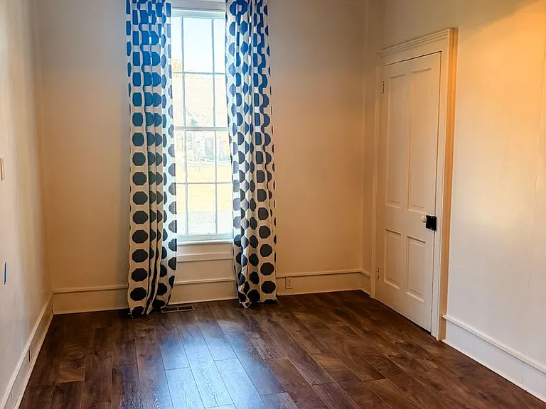 117 E Main St — Photo 12