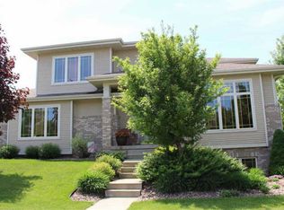 629 N Meadowbrook Ln, Waunakee, WI 53597