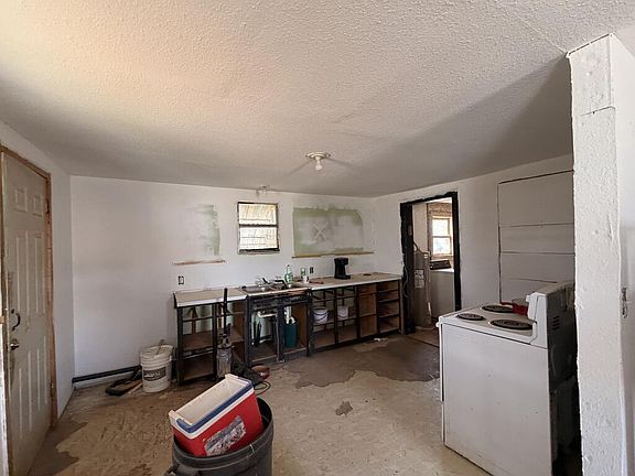 3rd image of 908 E 13th St