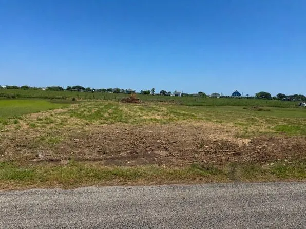 206 Creekside Dr, Bay City, TX 77414