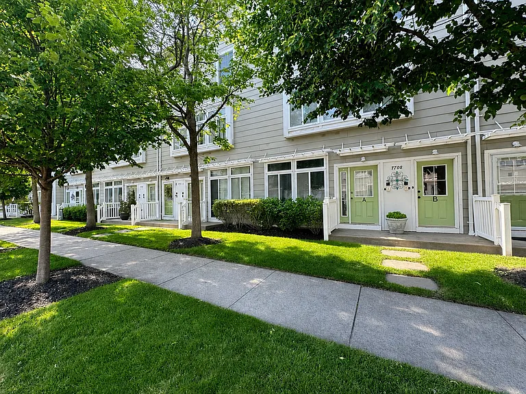 7708 Aquatic Dr #B — Photo 7