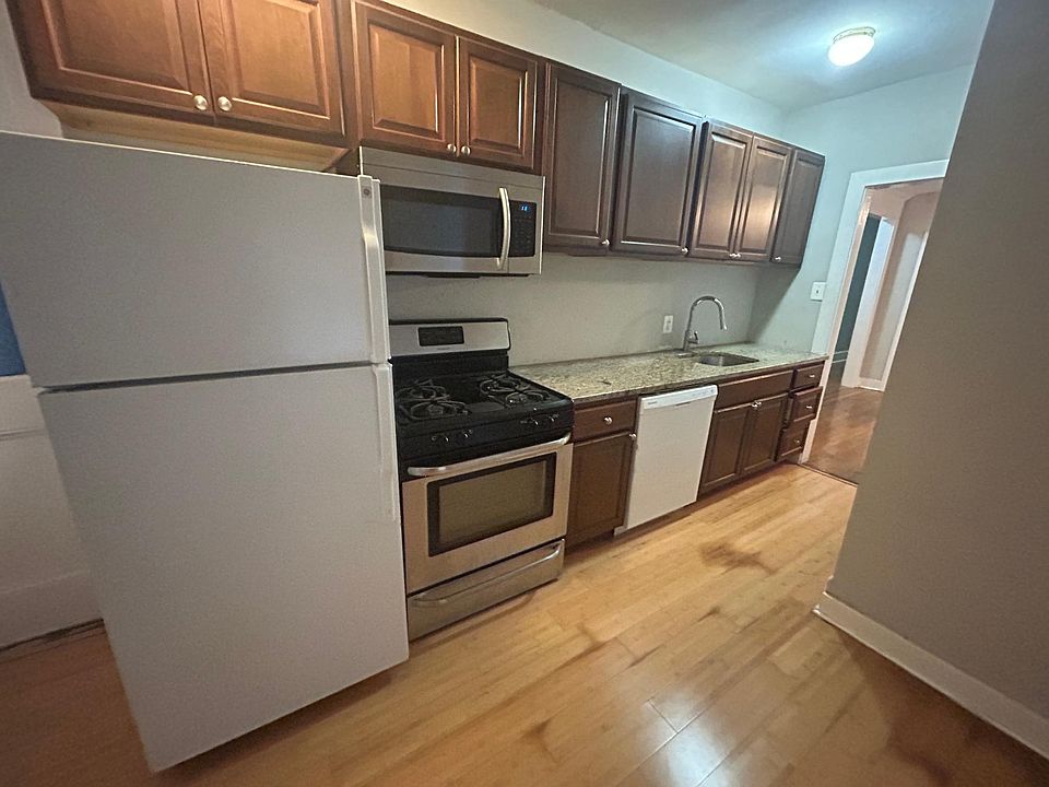 1st image of 2254 Bryn Mawr Ave APT 3B