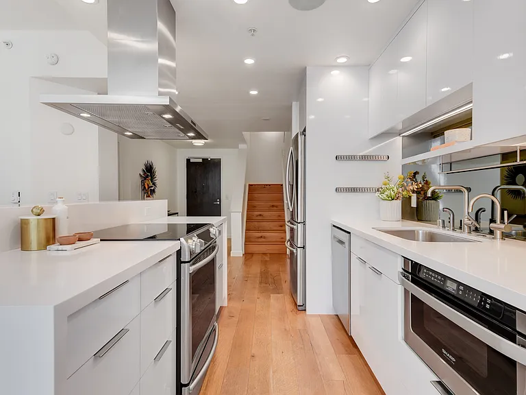 88 King St #110 — Photo 11