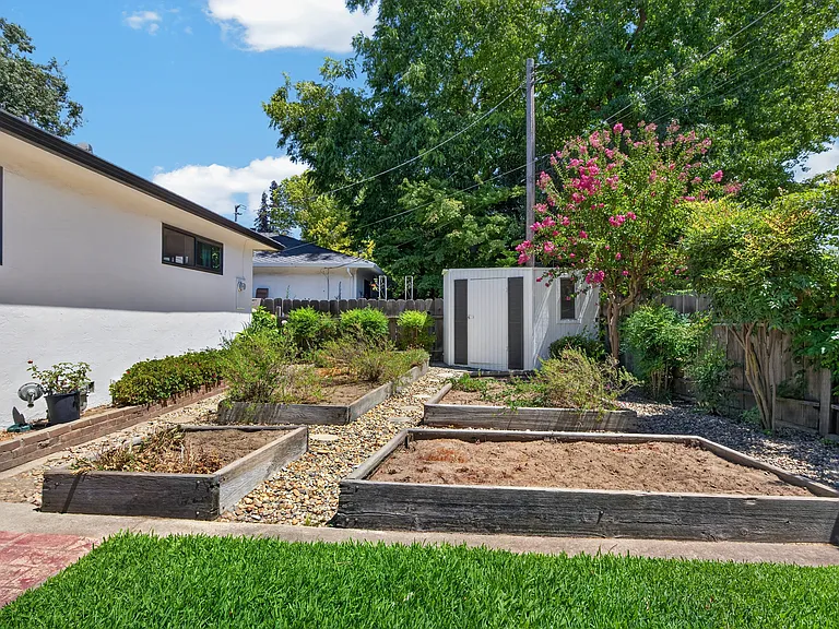1106 Lake Home Dr — Photo 31