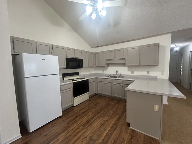 2445 Meadowlark Ln — Photo 6