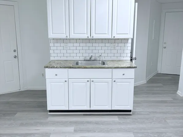 94 Prospect St #1R, Chicopee, MA 01013