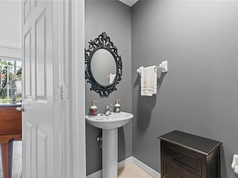 941 Hampton Cir #109 — Photo 17