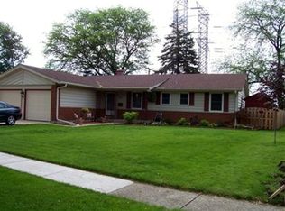 511 Walnut Ln, Elk Grove Village, IL 60007