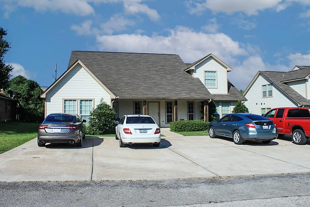 2 bed, 2.0 bath, 1100 sqft, $1,225 — Photo 1