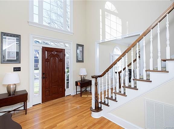 3rd image of 1815 Willard Ct